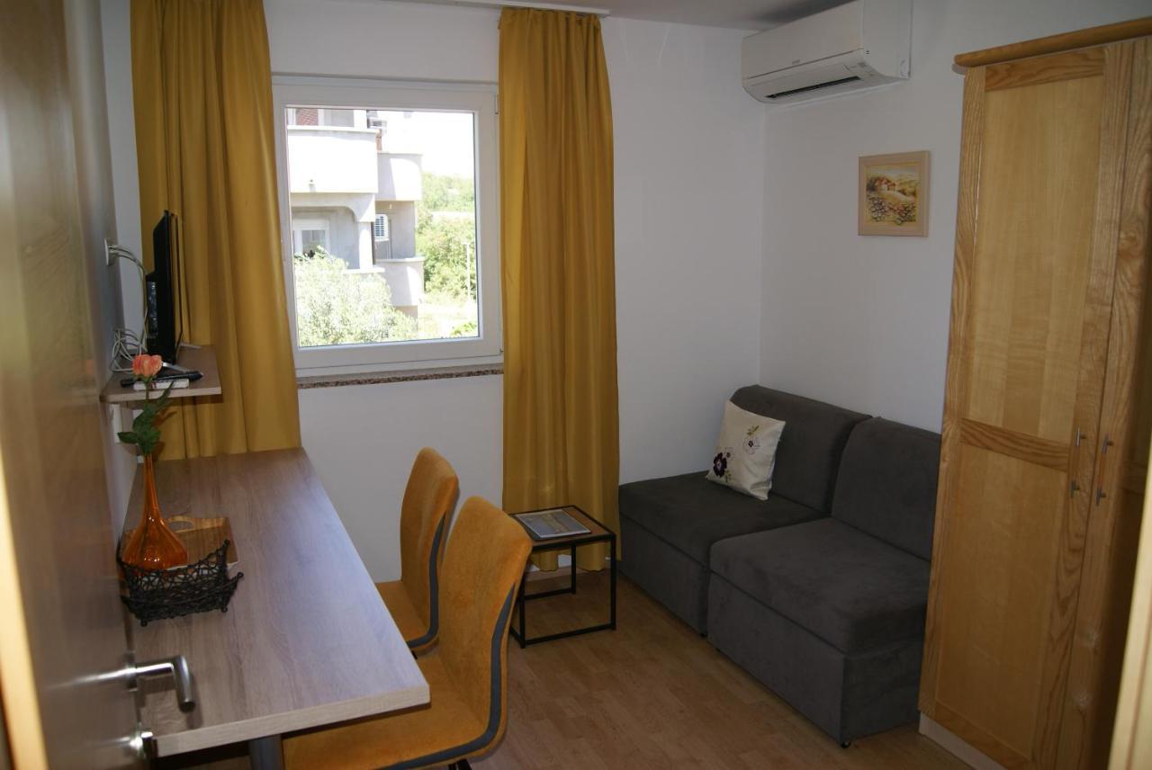 Rooms Magdalena Krk Krk Town Esterno foto